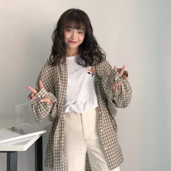 Oversized Lantern-Sleeve Plaid Shirt - Picture 2 of 2